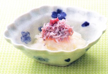 日本酒・八海山を梅しらすのおろし添えでお楽しみ下さい